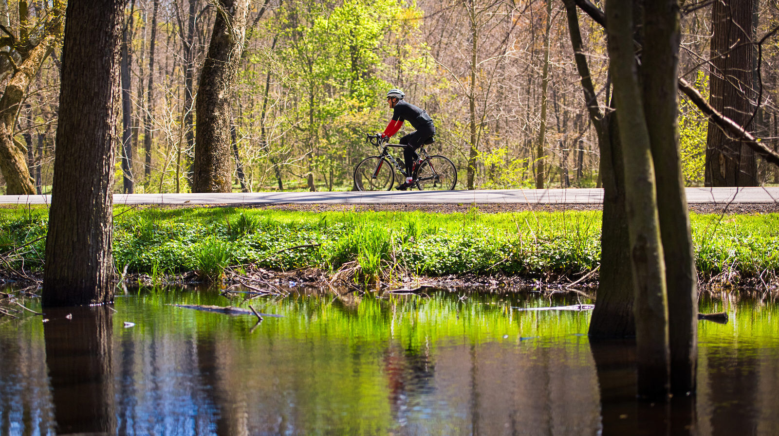 A very popular cycling route in Cleveland Metroparks. Photo by Kyle Lanzer.