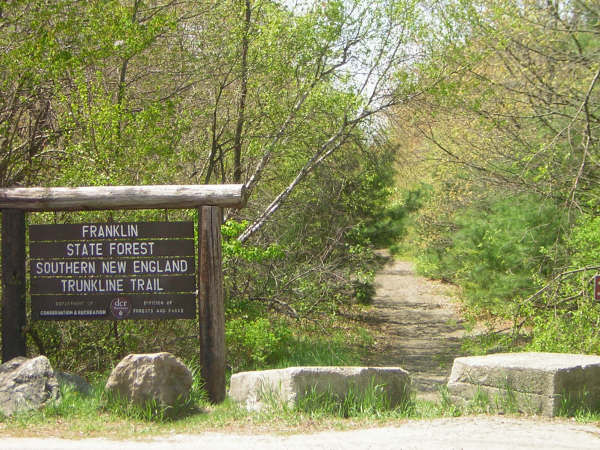 Start of trail in Franklin, MA. Photo by Scott Benoit.