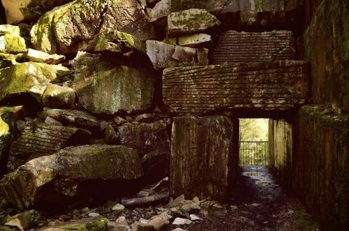 Keyhole entrance to Ross Marble Quarry at Ijams