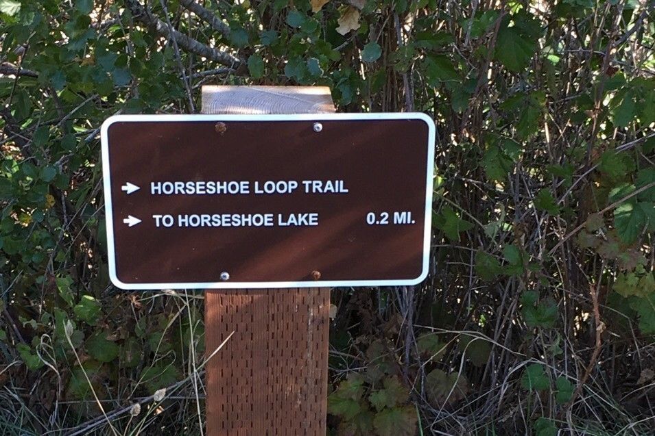 Horseshoe Loop Trailhead Sign