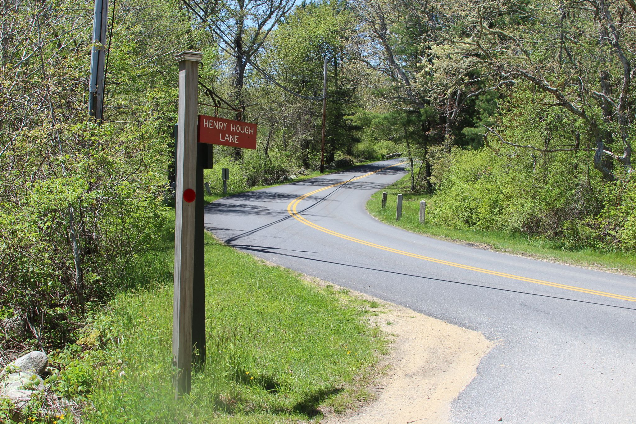 Middle Road, looking west towards Peaked Hill Road